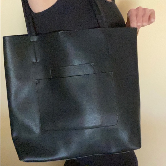 SALE! 🔴 Brand New! Vegan Leather Tote - Picture 10 of 10